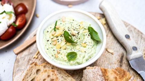 Oude kaas pesto dip