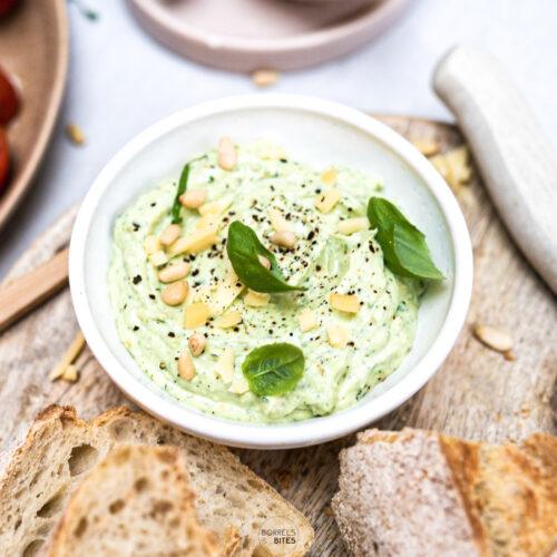 Oude kaas pesto dip