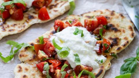 Flatbread met burrata en tomaat-2