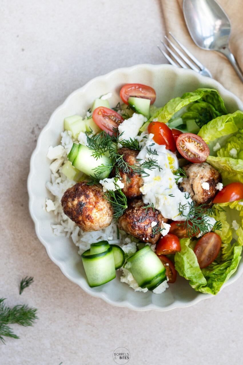 Kipgehaktballetjes met tzatziki rijst en sla-2