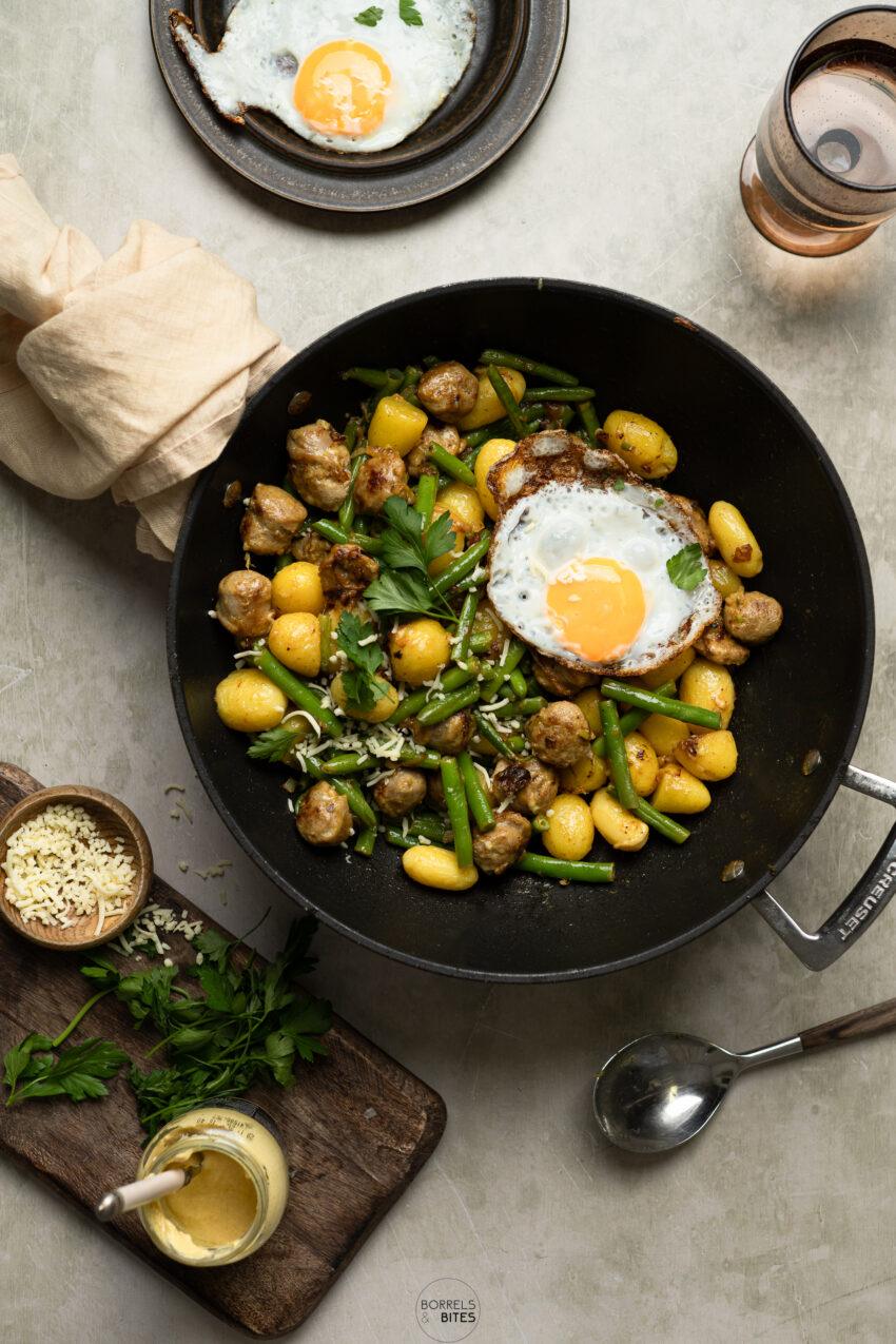 Roerbak met worst, aardappel en boontjes-1