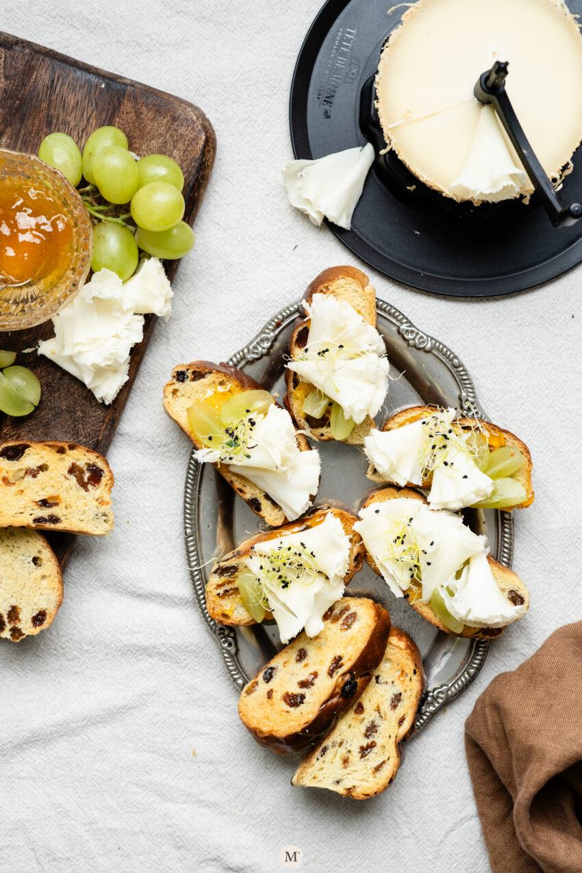 krentenbollen crostini