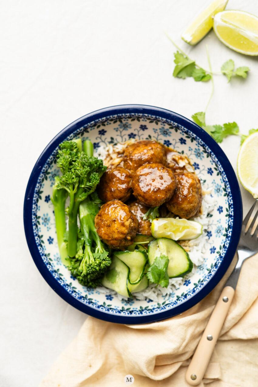 kipgehaktballetjes in kokos currysaus